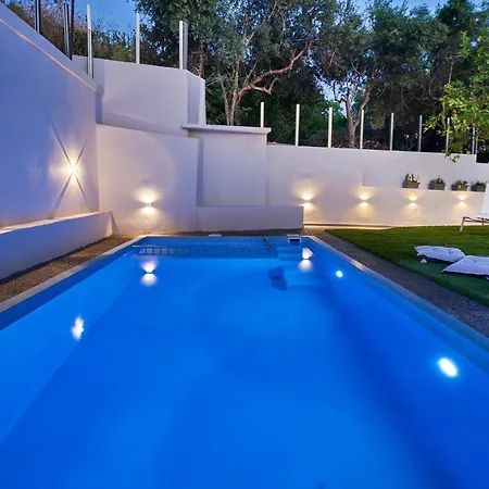 Villa El Platanias *