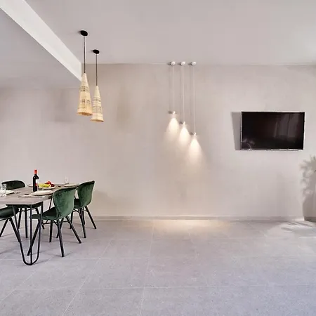 ヴィラ El Platanias *